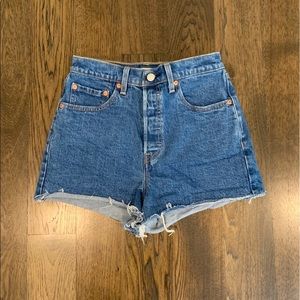Levis Ribcage shorts